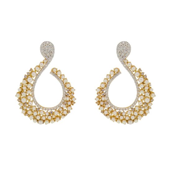 Gold Earrings with pearls