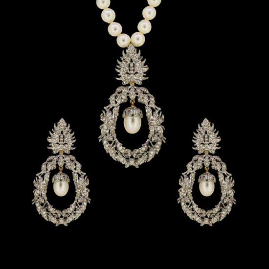 Gold & Diamond Locket set with drop pearl and pearl string