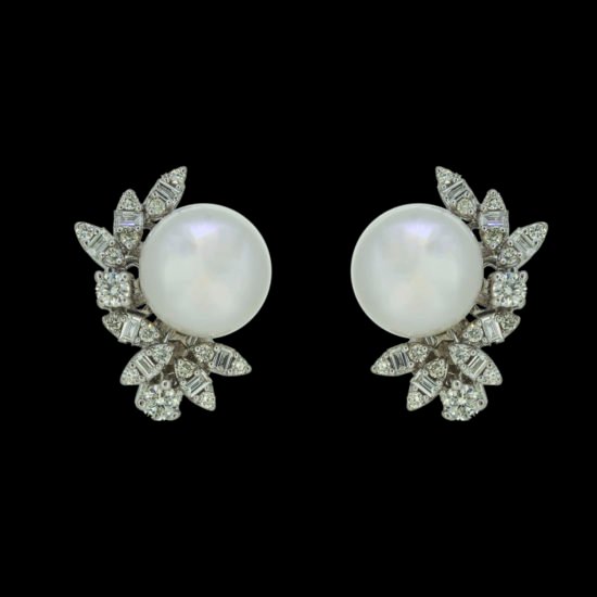 Gold Earrings with Diamonds and Freshwater pearls