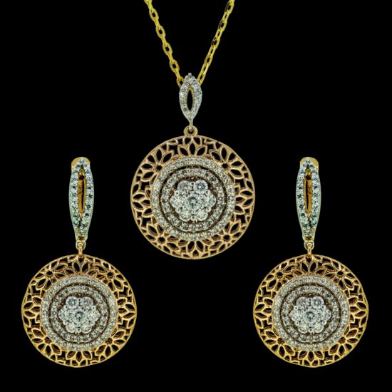 Gold locket set studded with diamonds