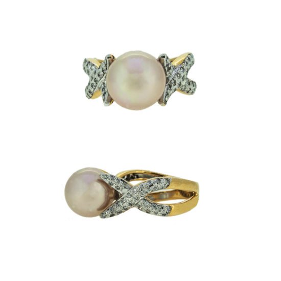 Gold ring with cubic zircons and pink pearl