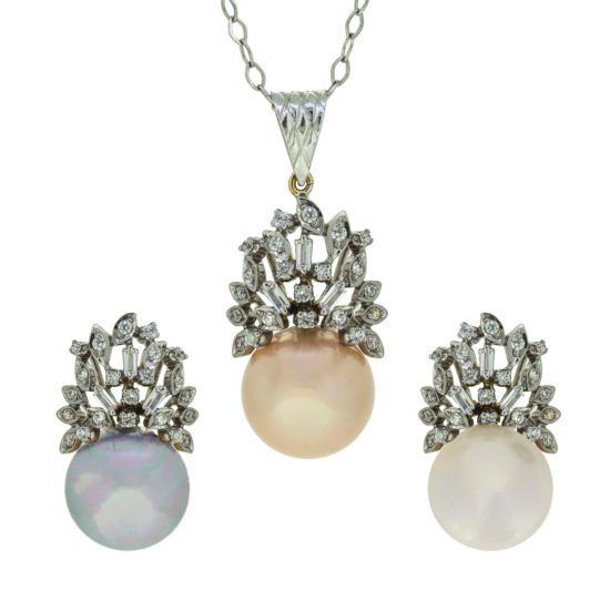 Gold pendant set with zircons and changeable pearls