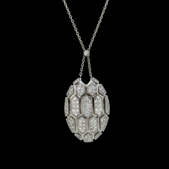 Gold pendant with diamonds