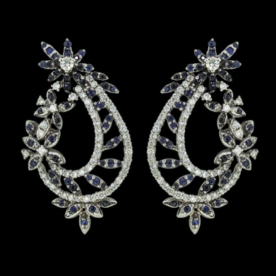 Earrings with diamonds and blue sapphires