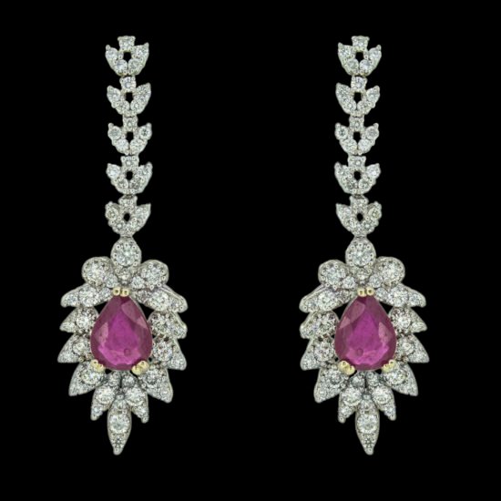 Earring with diamonds and ruby