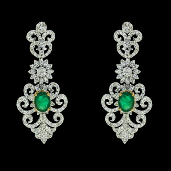 Earrring with diamonds and emeralds