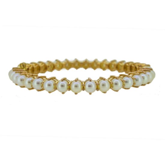 Gold bracelet with pearls