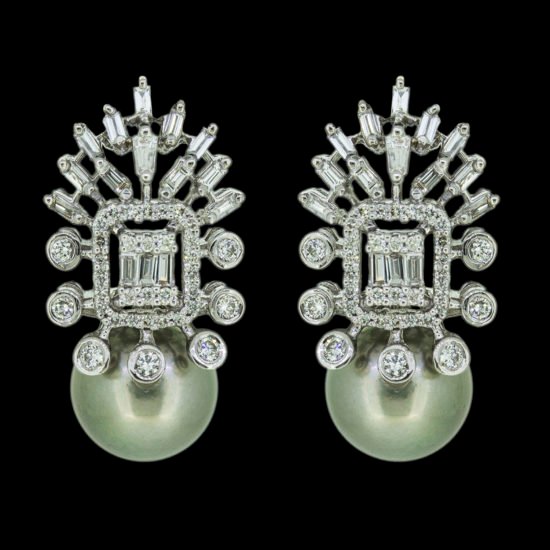 Earring with diamonds and Tahitian pearl